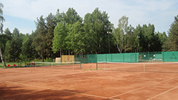 6 открытых грунтовых корта