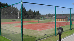 2 открытых искусственных корта