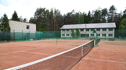 4 открытых грунтовых корта