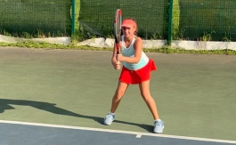 Tennis Europe 12&U. Nicosia Field Club. Добралась до полуфинала