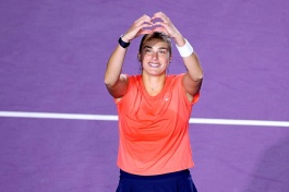 Akron WTA Finals Guadalajara. Красная майка