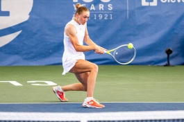 WTA Tour. Tennis in the Land. Опять с Бегу не справилась