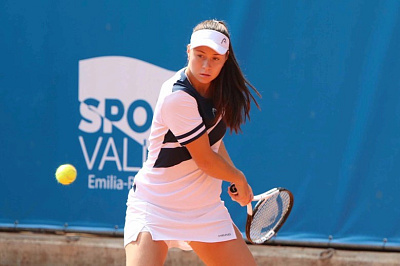 ITF World Tour. Shenzhen Luohu Open. Отдала только три гейма четвёртой сеянной