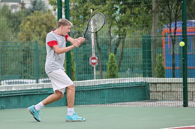 ITF Men's Circuit. Cherkassy Ukr F1. Тыбор прошел во второй раунд